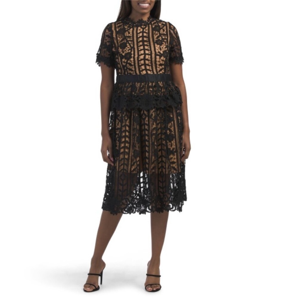 DALIA MACPHEE Black/Nude Short Sleeve Lace Dress With Floral Edging